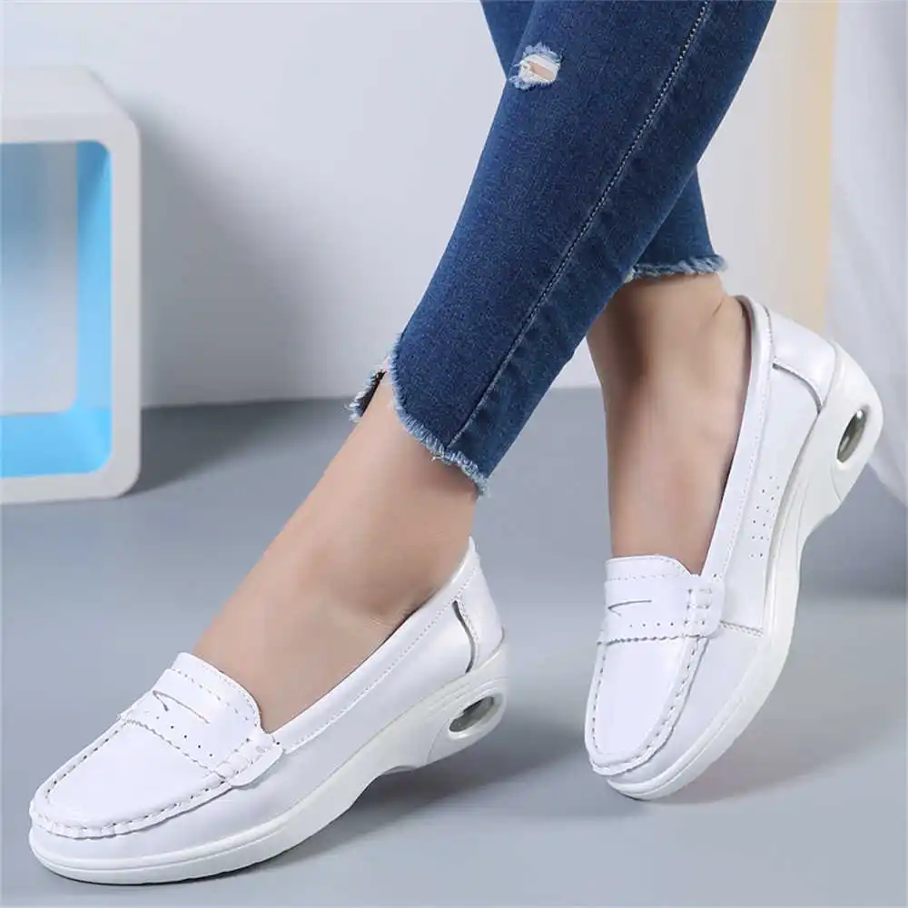 Thick Sole Slipon White Traine - огляд і ціна Tech Accessories Gift Ideas