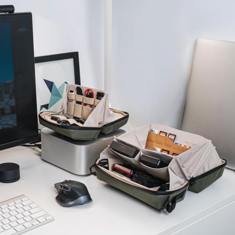 Travel Tech Organizer Waterpro - огляд і ціна Tech Accessories Travel Organizer Pouch